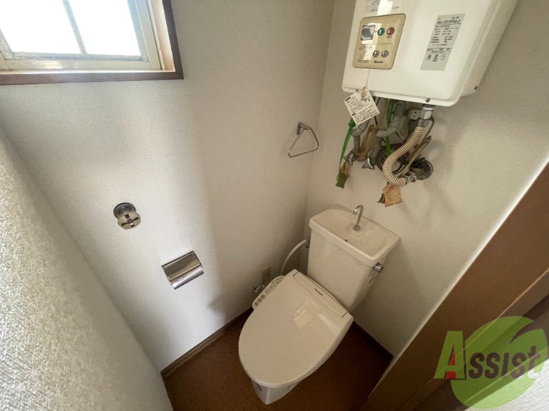 トイレ　トイレは広すぎず狭すぎないちょうどいいサイズ感です。