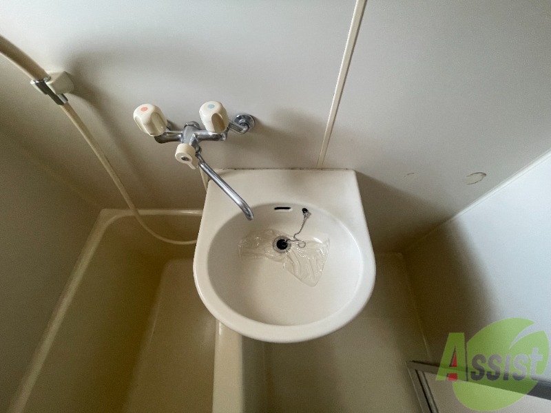 洗面設備　洗面は独立洗面で朝の準備もバッチリです。