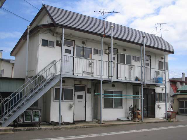 函館市亀田町のアパートの建物外観