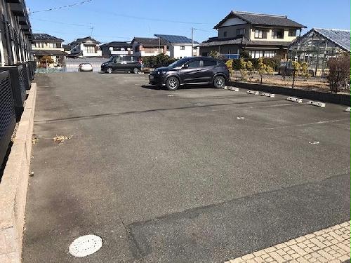 【レオパレスきららの駐車場】