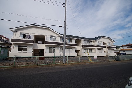 下野市医大前のアパートの建物外観