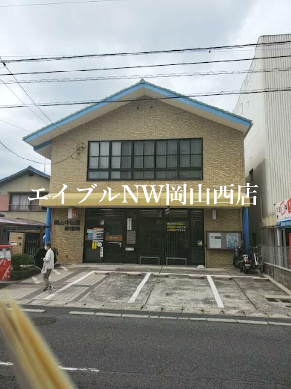 【岡山市北区辰巳のマンションの郵便局】