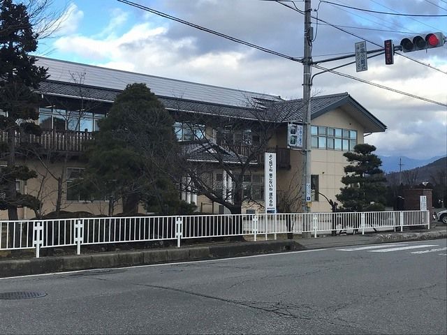 【上田市本郷のアパートの小学校】