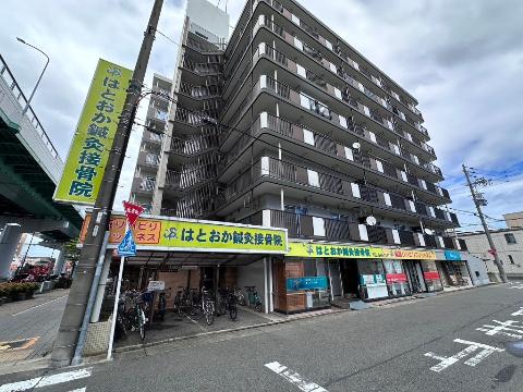 名古屋市北区鳩岡のマンションの建物外観