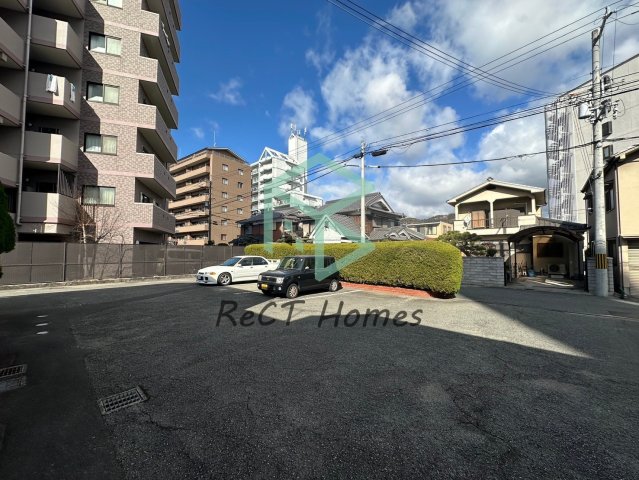 【姫路市飾磨区城南町のアパートの駐車場】