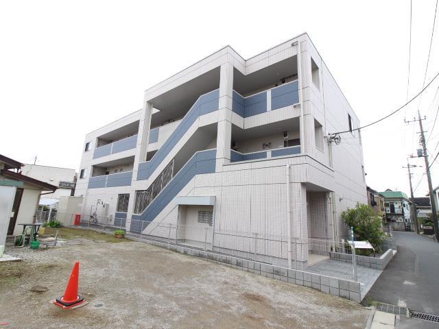 流山市大字東深井のマンションの建物外観