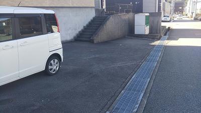 【レオパレスルピーナの駐車場】