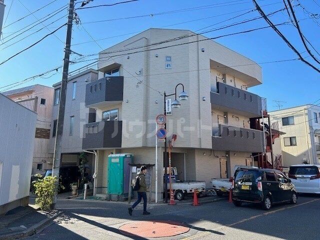 【市川市鬼越のアパートの建物外観】