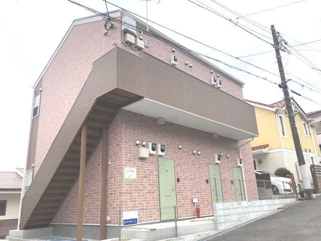 日野市三沢のアパートの建物外観