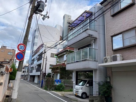 【尼崎市宮内町のマンションのエントランス】