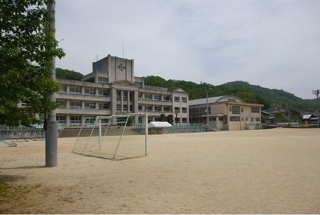 小学校　中通小学校（小学校）まで100m