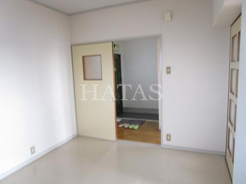 居室・リビング　同物件別部屋です