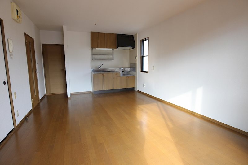 居室・リビング　お部屋探しは地域に詳しい当店へ。