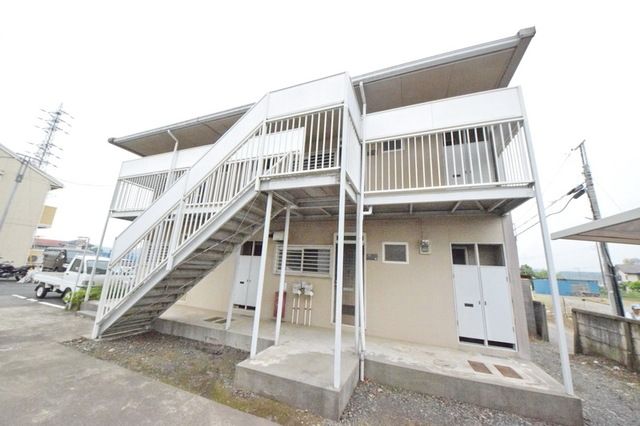 建物外観　閑静な住宅街に建っています♪