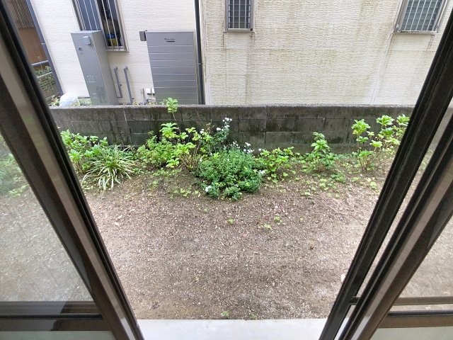 庭　2025年11月撮影※現況を優先します