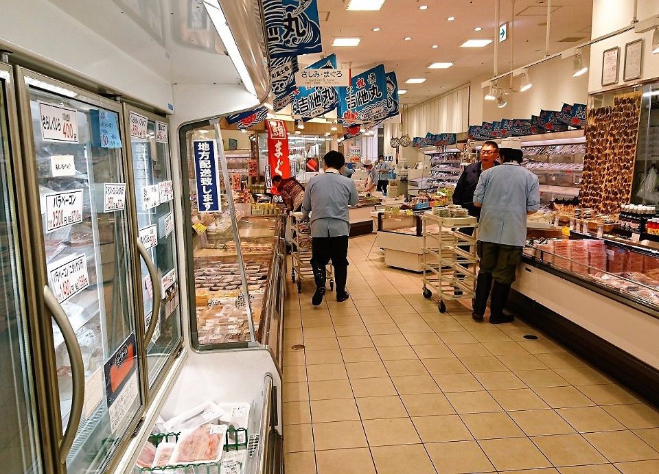 スーパー　ファミリーデパート 吉池 食品専門店（スーパー）まで103m