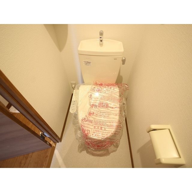 トイレ　温水洗浄便座付きです。
