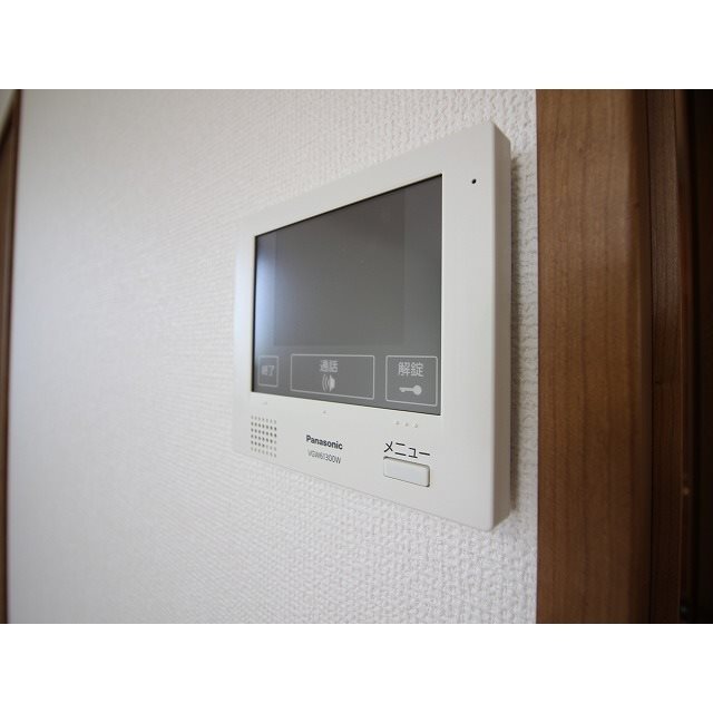 セキュリティ　TVモニターホンで来訪者の確認ができます