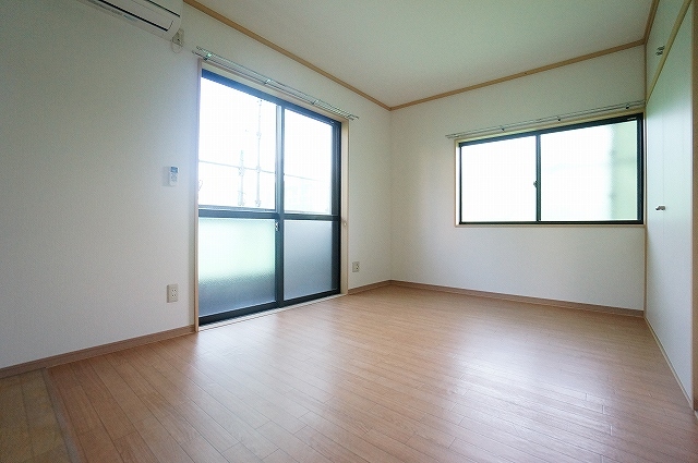 居室・リビング　別号室の写真です