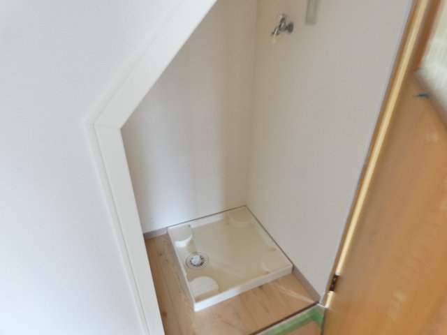 その他　室内洗濯機置場完備。