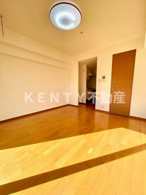 その他部屋・スペース　広くて明るい寝室