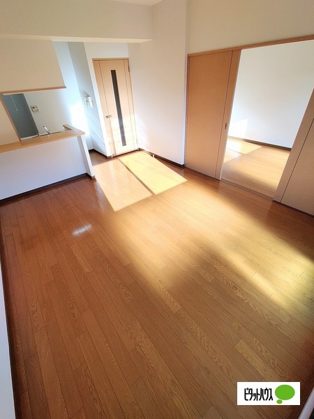 居室・リビング　同建物別部屋