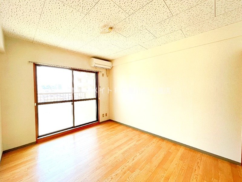 居室・リビング　同型別部屋写真