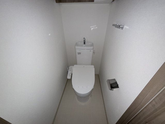 トイレ　同物件別部屋写真