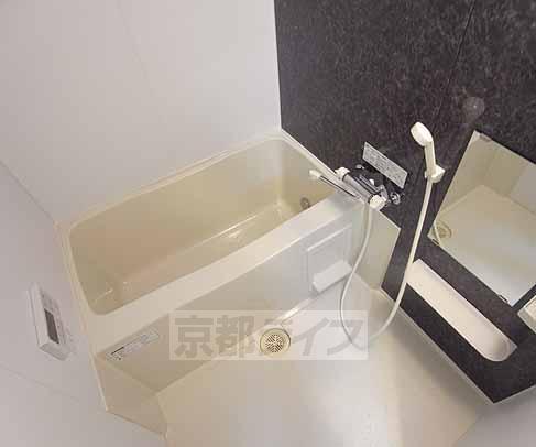 バス・シャワールーム　浴室乾燥機＆追炊機能付お風呂です。