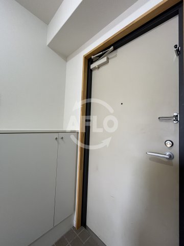 玄関　アーデン江坂III　玄関