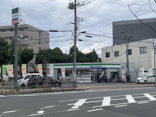 コンビニ　ファミリーマート 南吹田五丁目店（コンビニ）まで50m