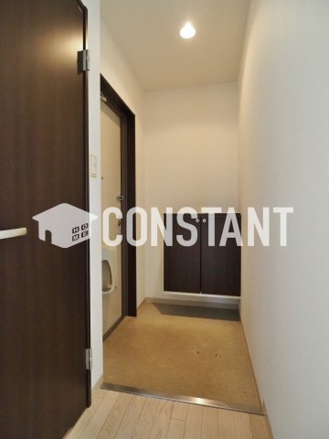 玄関　※同タイプの参考物件写真となります（色・素材等違う場合もござ