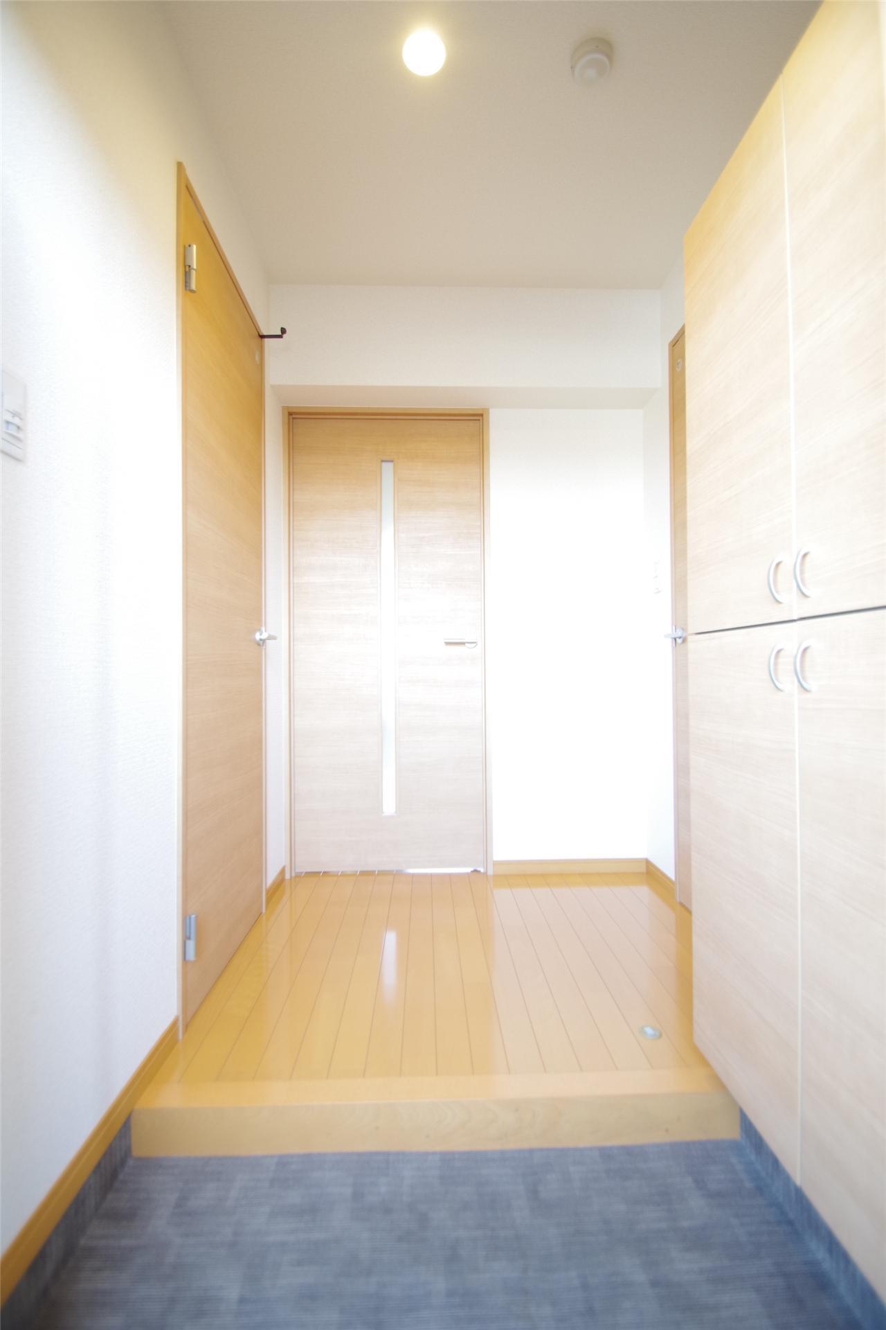 玄関　同タイプ別室の写真です。