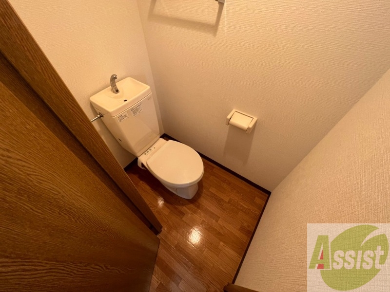 トイレ　こちらはトイレです。清潔感があり、安心して使用できます。