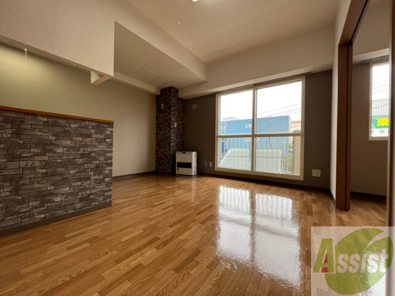 居室・リビング　広くてキレイなお部屋が広がっていて、充実した生活が送れそう。