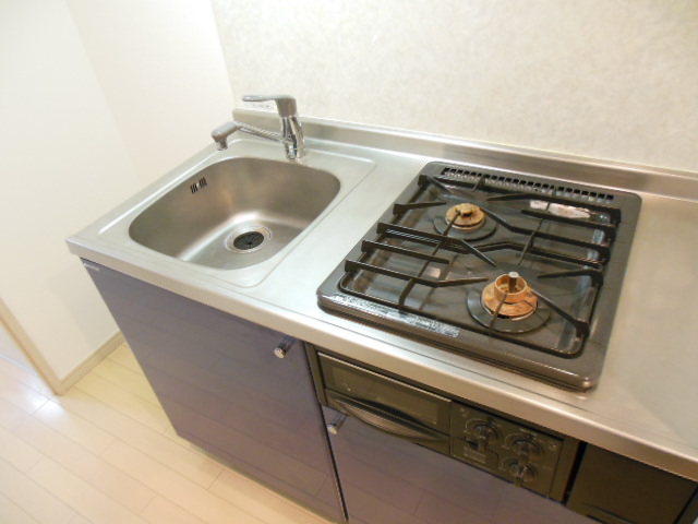 キッチン　コンロ2口付のシステムキッチンです。