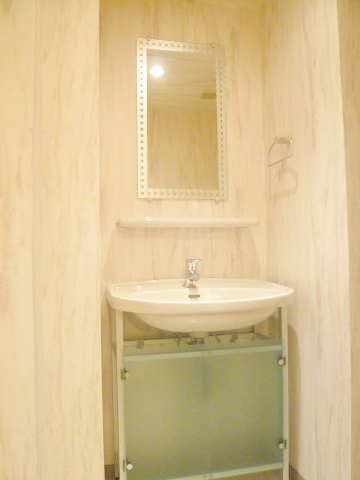 洗面設備　あると便利な独立洗面台です。