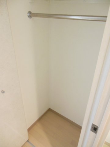 収納　ハンガーポール付のクローゼット