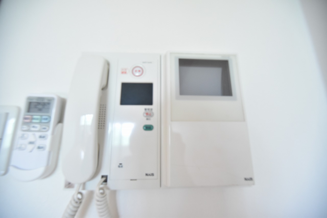 セキュリティ　テレビモニター付きインターフォン