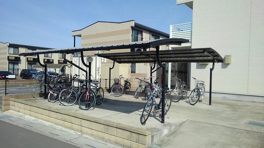 その他共有部分　屋根付駐輪場をご利用できます。