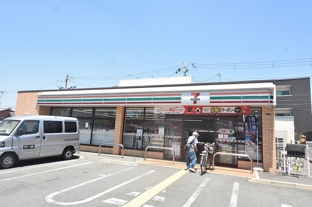 コンビニ　セブンイレブン　吹田泉町2丁目店（コンビニ）まで275m