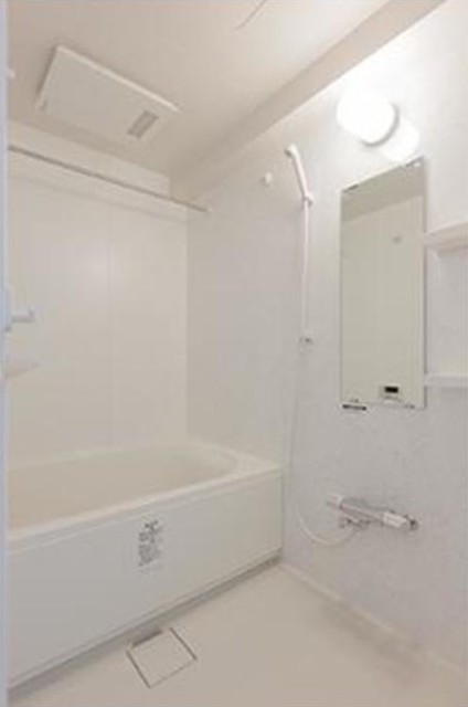 バス・シャワールーム　清潔感のあるバスルーム