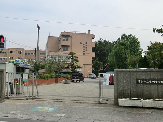小学校　草加市立氷川小学校（小学校）まで182m