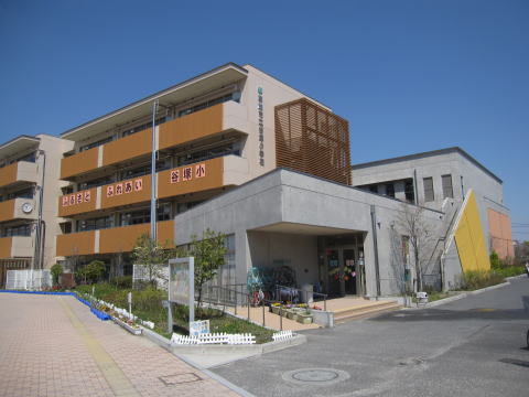 小学校　草加市立谷塚小学校（小学校）まで648m