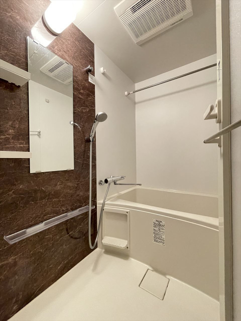 バス・シャワールーム　バスルーム