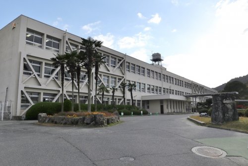 小学校　東広島市立八本松小学校（小学校）まで1554m