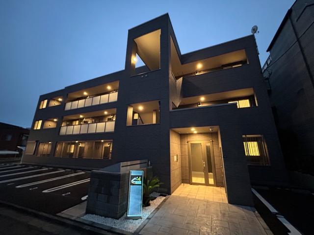 建物外観　外観写真（夜）