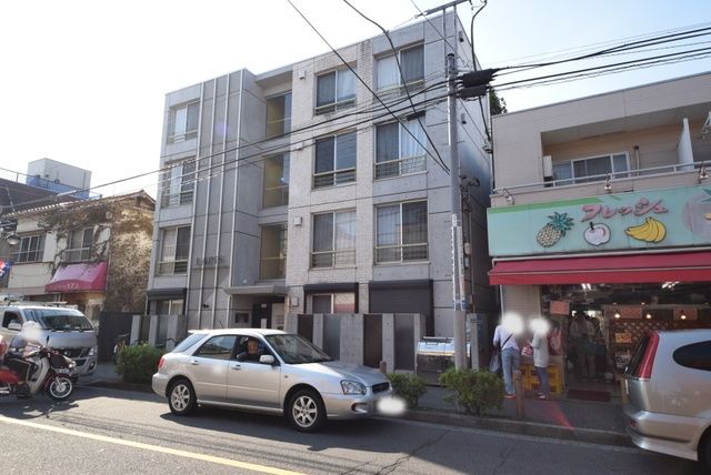 建物外観　★近くに飲食店・ドラッグストアなど多数あり★