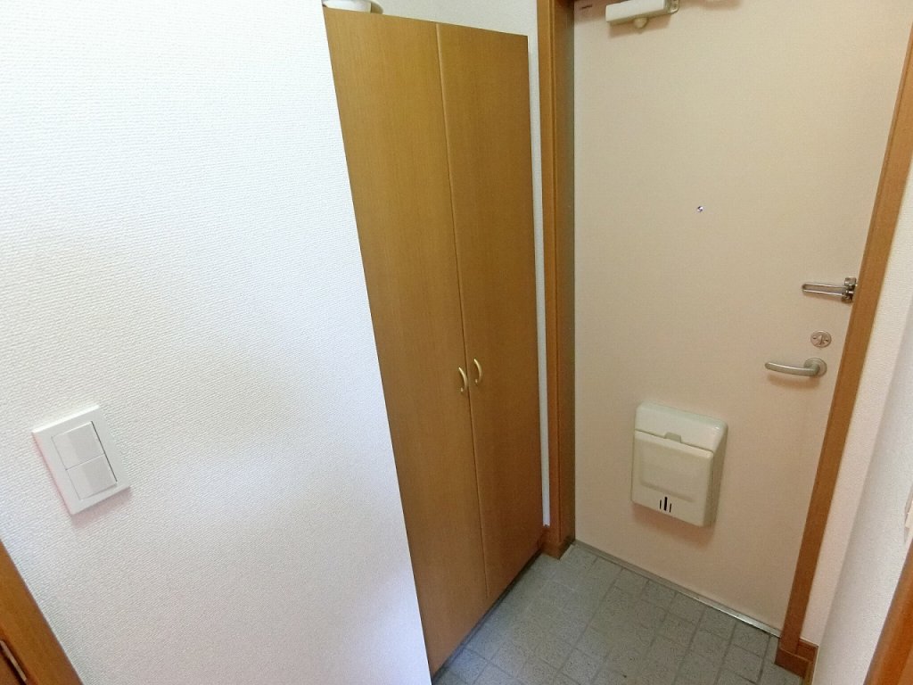 玄関　収容量大のシューズＢＯＸ。