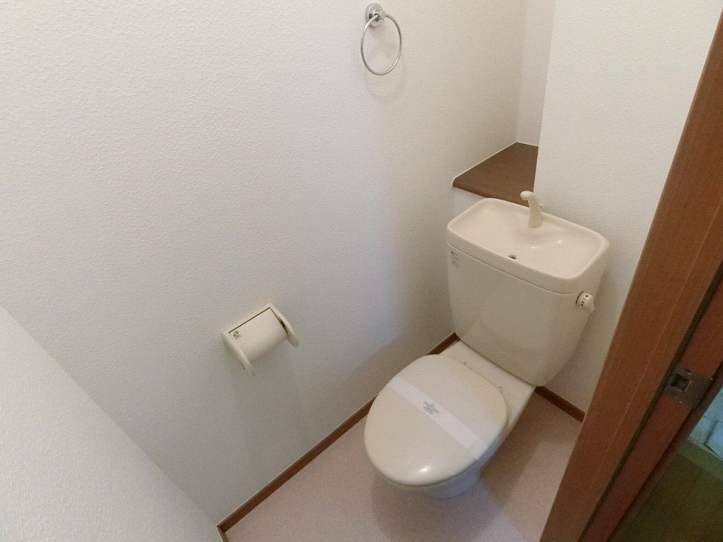 トイレ　トイレ内コンセントあります。